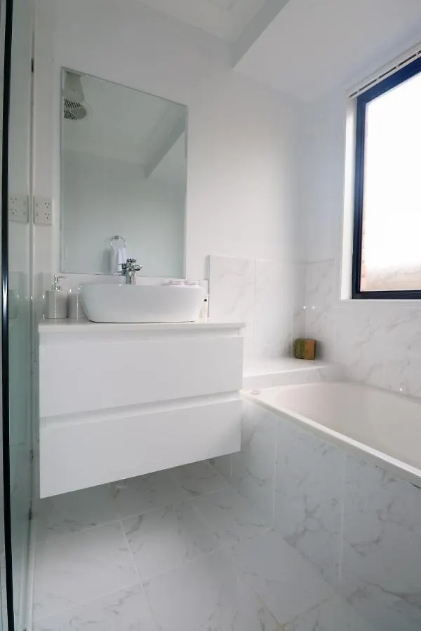 Blk Stays Guest House Deluxe Units Caboolture South