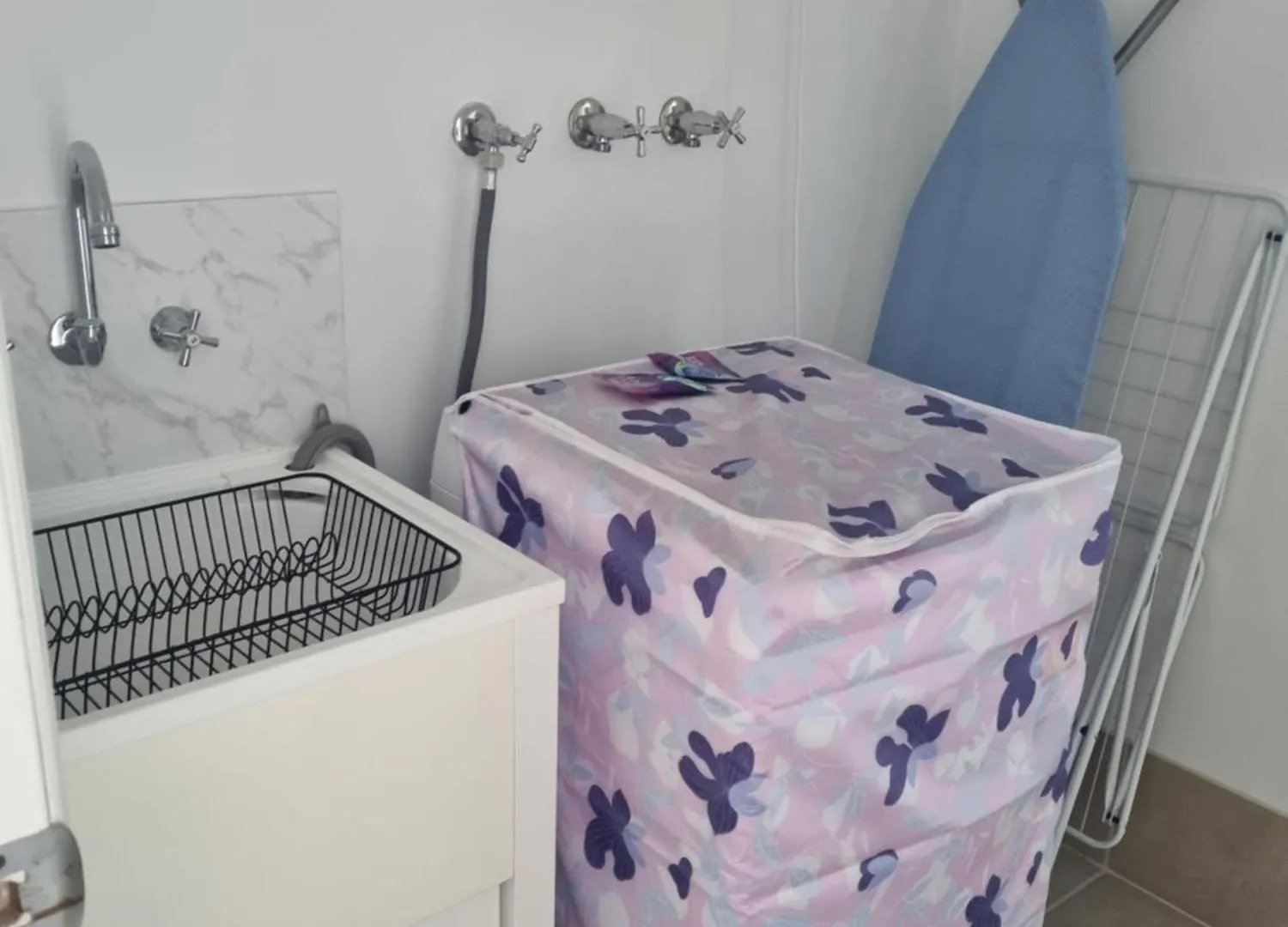 Blk Stays Guest House Deluxe Units Caboolture South