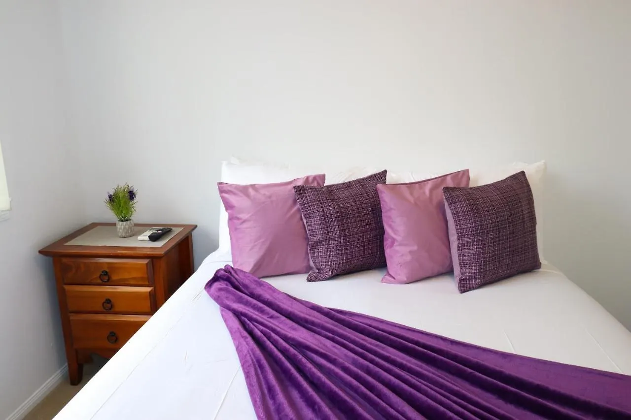Blk Stays Guest House Deluxe Units Caboolture South 0*,  Austrálie